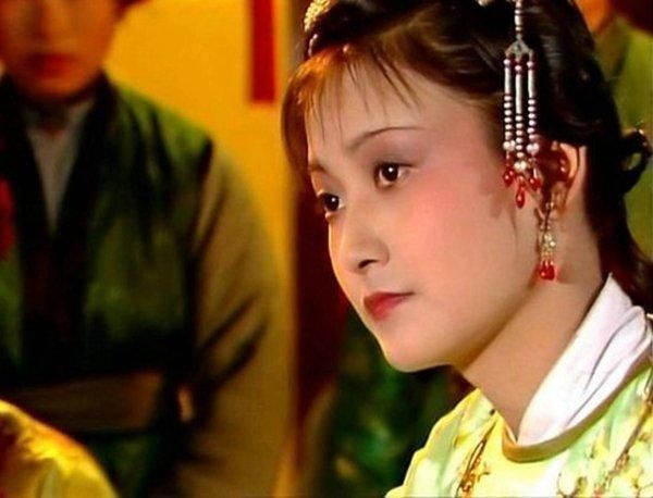 迎春|红楼梦:姐姐是贵妃,父亲是一等将军,可她只值五千两银子