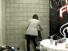|搞笑GIF:单身久了什么事情都做的出来, 是时候找个女朋友了
