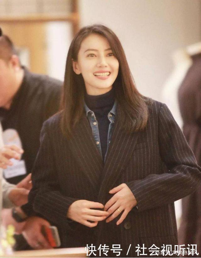 大衣里面搭什么不如学学这4种叠穿方法,承包你的秋冬时髦感