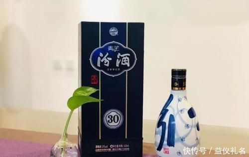 中国2款“最冤”白酒，口感档次不输茅台，却只能屈尊2线，讽刺