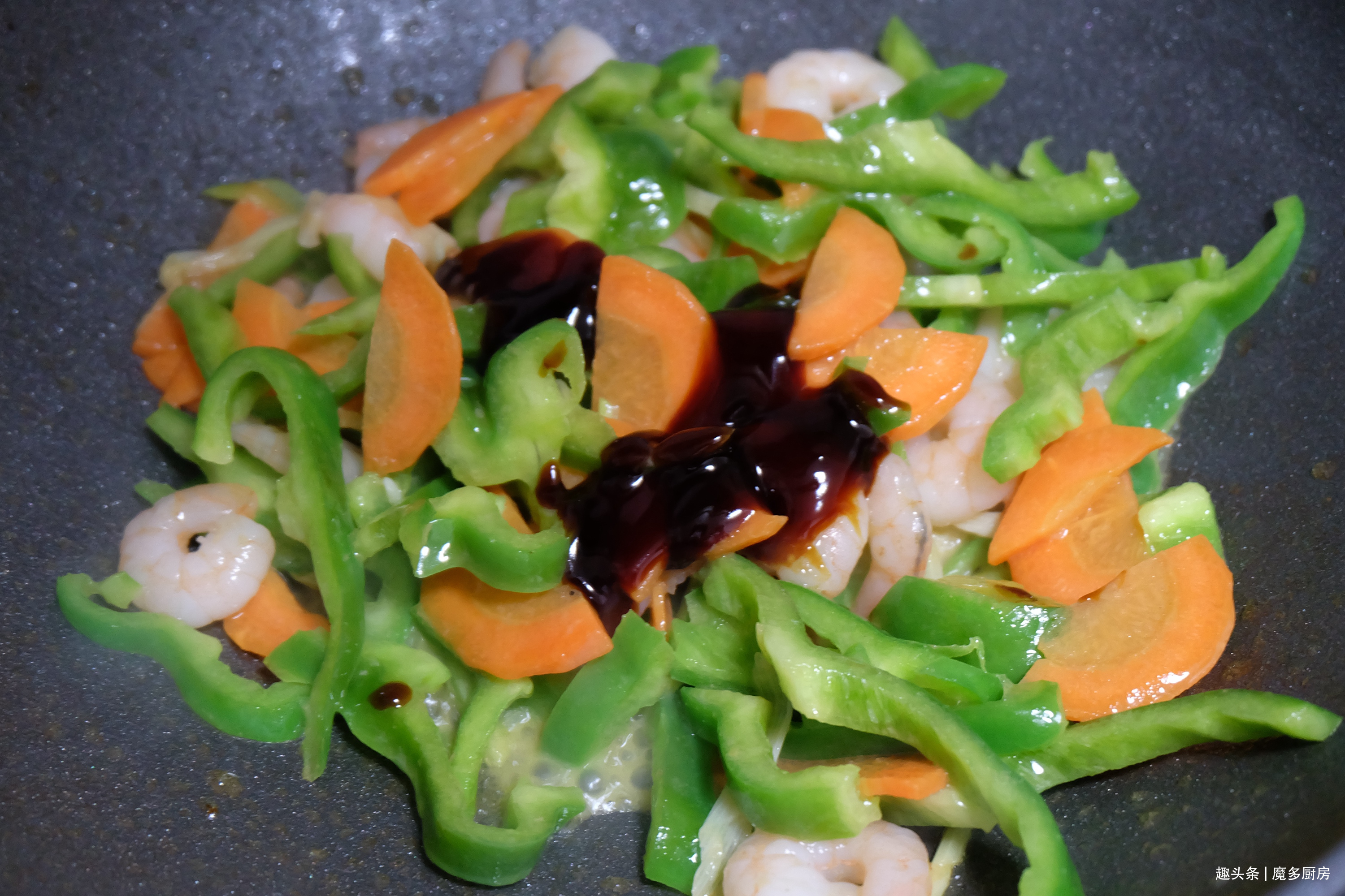 全职妈妈准点做晚餐，20分钟做出一桌家常饭菜，营养健康味道香