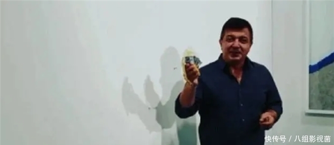 艺术品！85万一根天价香蕉，在展会上被饥饿的游客一口吃掉，游客结局如何