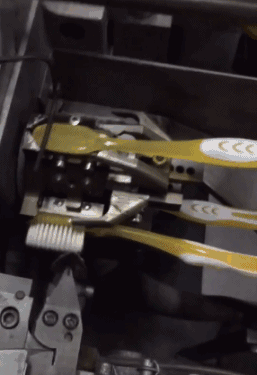 |搞笑gif:隔壁老王专用沙发