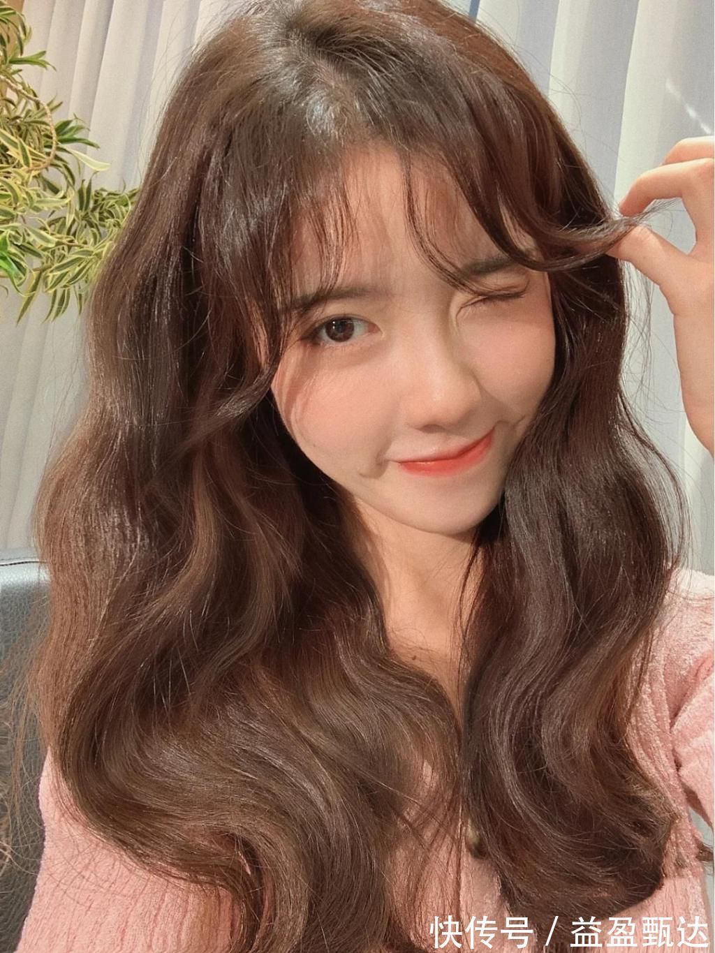 发型 木马卷虽然好看,但不适合于所有人,根据脸型选发型才能不会错