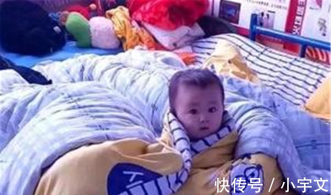 晓莉|宝宝终于睡着,妈妈“抢时间”干活,回来后看到娃的表情,泪目了
