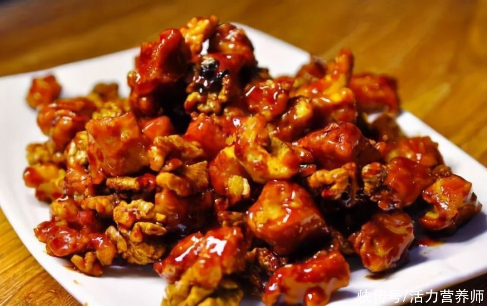 核桃|冬天最适合吃核桃保护心脏和血管,可一天吃几颗最好?多吃不利