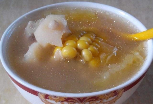 调味|炖骨头汤时,尽量别放这种料,不然毁了整锅汤,肉柴汤还难喝