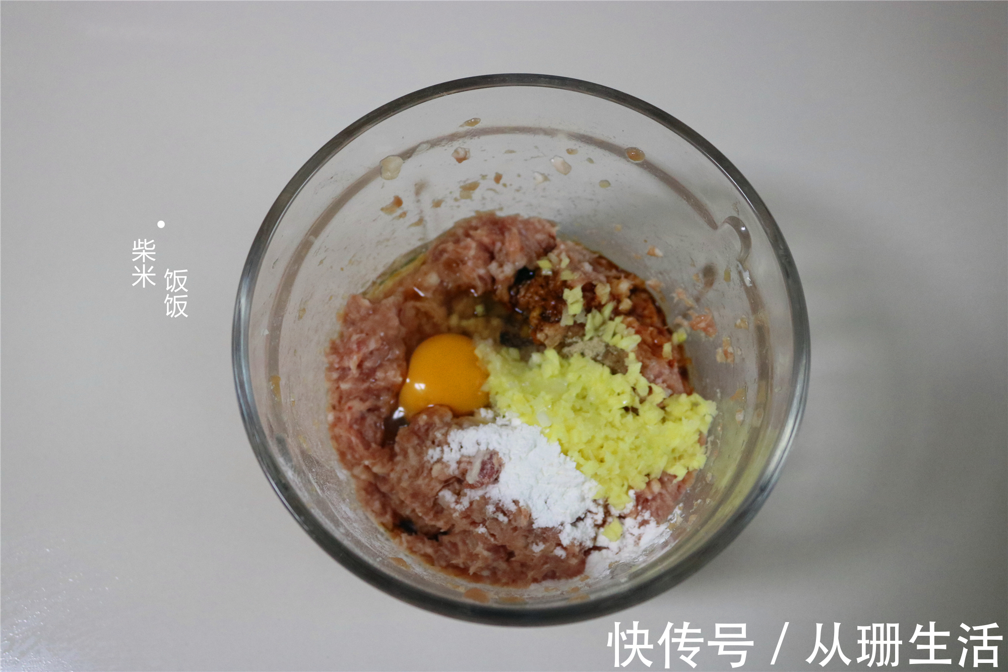 猪肉丸子这样做，不散不柴，鲜嫩有弹性，做一盘连汤也不剩