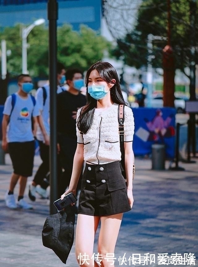 美好的时光|街拍:小心机女孩的穿搭技巧,她们的穿搭有着独特魅力和个性特征