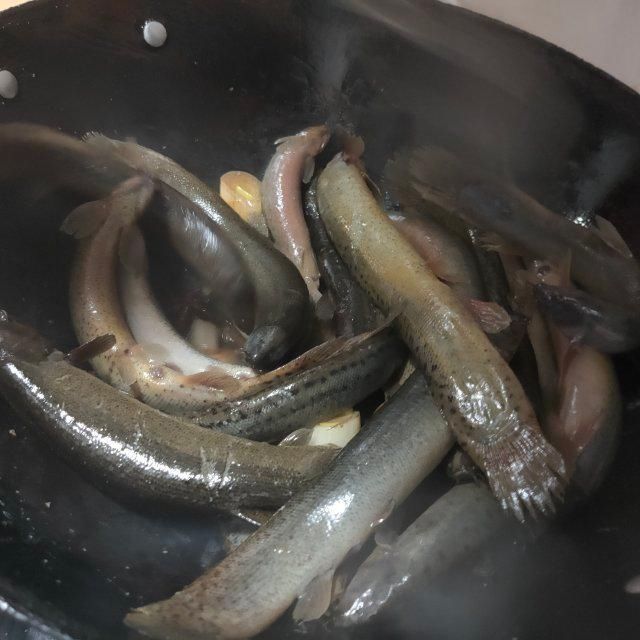 香酥泥鳅鱼，麻辣香酥，太解馋了