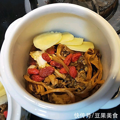 鸡腿|鸡油菌炖鸡汤（清汤版）