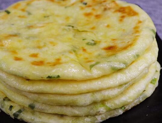 葱油饼如此做，真的是太香了，一周吃7次都不腻，详细做法教会你