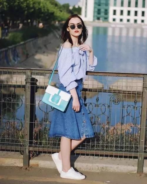 开春穿搭没灵感？试试今年超火的“裙子＋平底鞋”，百搭又显瘦