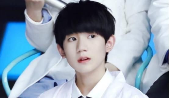 牧尘 王源的唱腔很纯正,每一次现场很稳,声音干净治愈安静