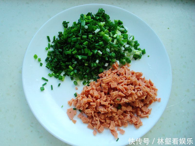 傻傻的|剩米饭别再傻傻的炒了,教你一招,比饺子都好吃,早餐也有了