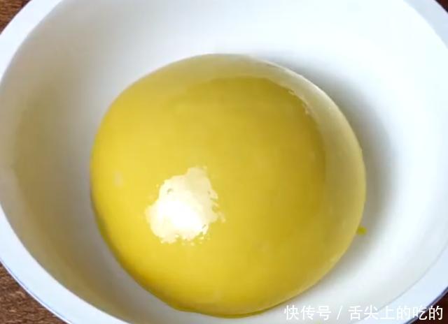 1斤面粉加4个鸡蛋,你最想不到的做法,比馒头简单,比馅饼好吃