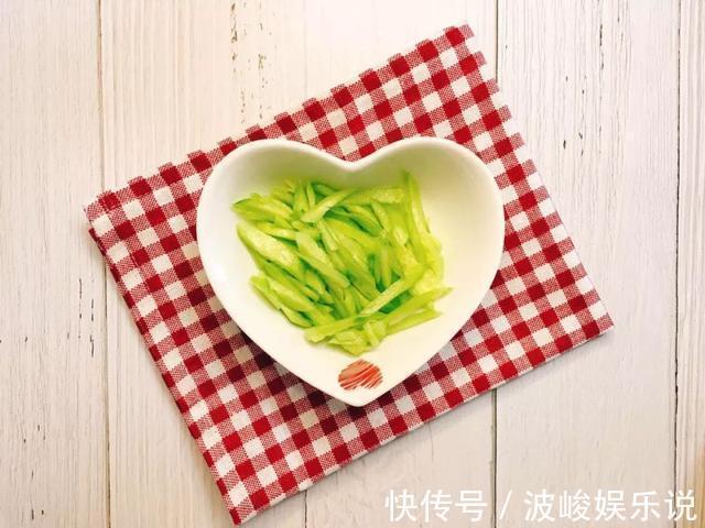 辅食|补钙食材排名第一的原来是它!十分钟给宝宝做出来一道高钙辅食