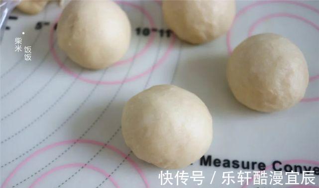 晚上烤一盘，第二天的早餐就有了，奶香浓郁，香软好吃