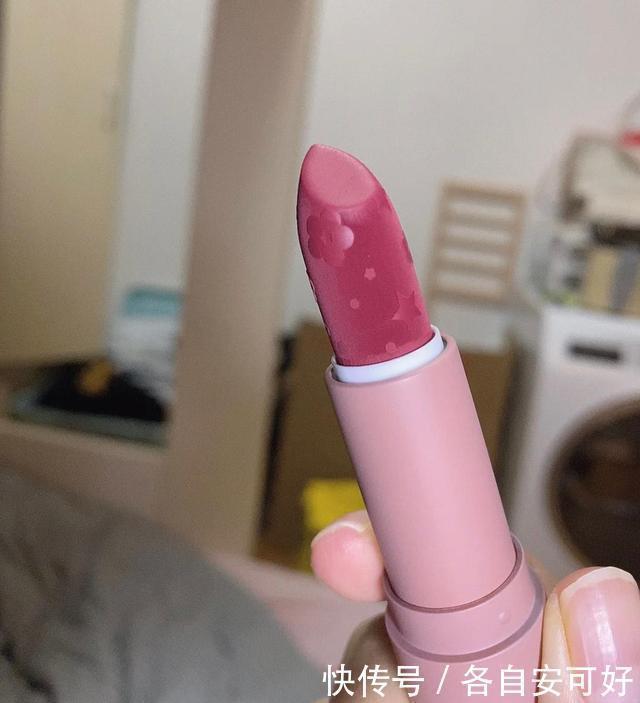 花西子|国货口红“真不行”完美日记被吐槽,花西子风评差,难怪用大牌