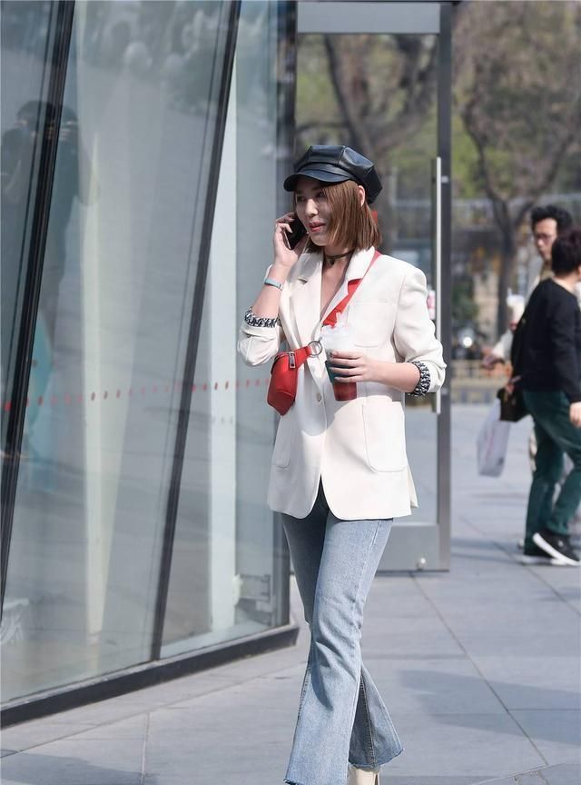 选择|西服搭配喇叭牛仔裤,这样的混搭风格让你感觉不一样