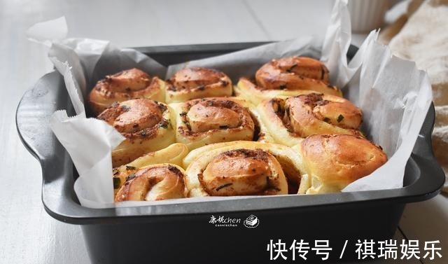 跟我做面包吧，柔软又香又好吃，当早餐正好，连做了三次还没吃够