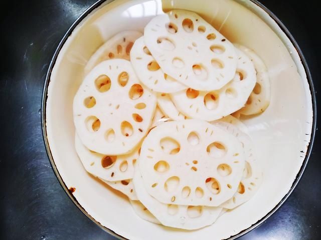 轻脂餐|夏天多吃这肉不长胖，高蛋白低脂肪，既能做菜还是零食，解馋