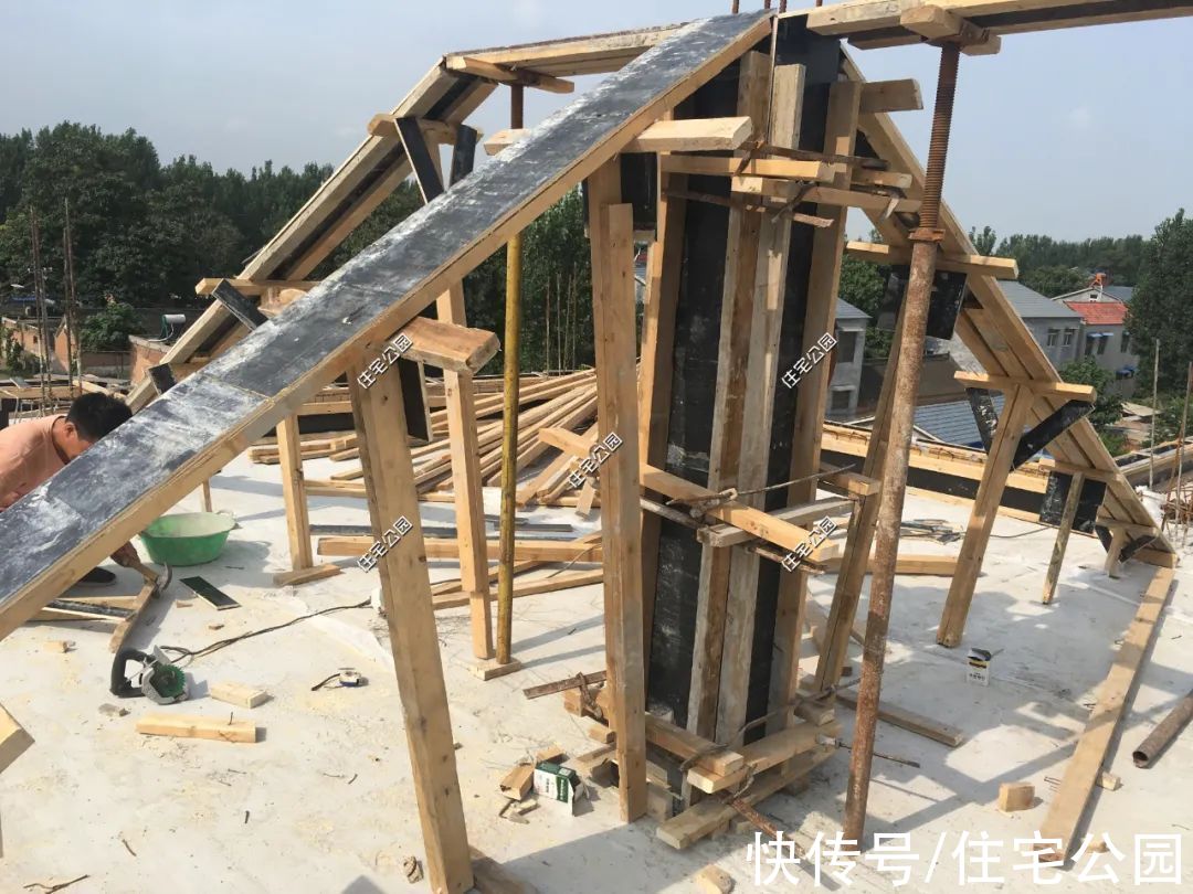 楼面|河南农村85万建三层别墅，比效果图还漂亮