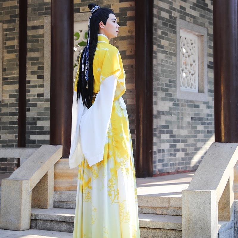店家的设计真难理解,汉服做得奇奇怪怪,叫什么柠檬精,同袍:可以上春晚了