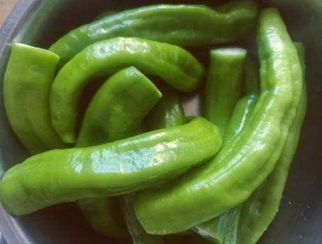 青椒|做虎皮青椒，先放油还是后放油厨师做错了，难怪不起皮还难吃