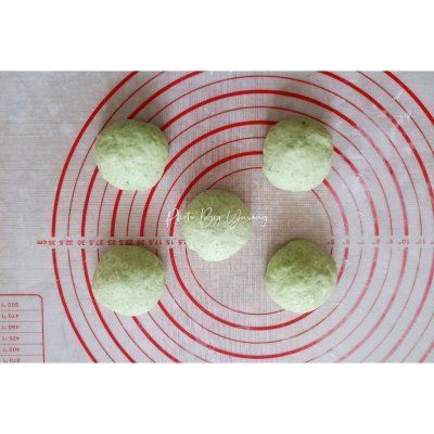 配着这盘菠菜小餐包，米饭可以吃三大碗