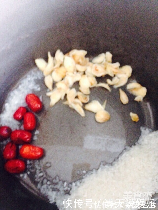 枸杞|“失眠天敌”被发现，睡前吃一点，躺下就立马睡着，气色都变好了