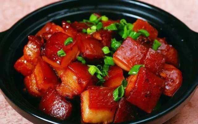 饭店的红烧肉为啥好吃?原来做法有讲究,掌握3个关键,肉香不腻