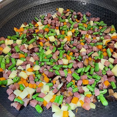 电饭煲|腊肉豆角焖饭