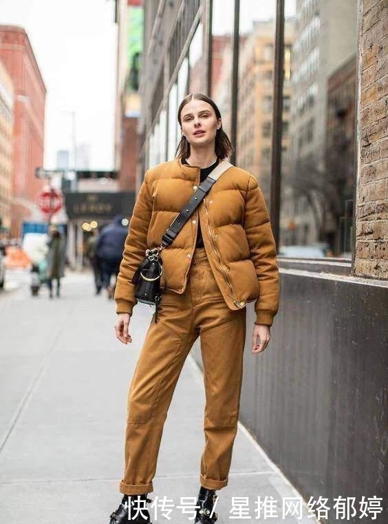 冬天|聪明女人冬天都很少露脚踝,用九分裤搭配短靴,显瘦显高还不挑人