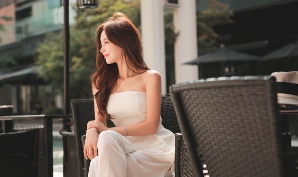 美图|晴天美图孙允珠:维也纳古典雍容抹香修长礼裙