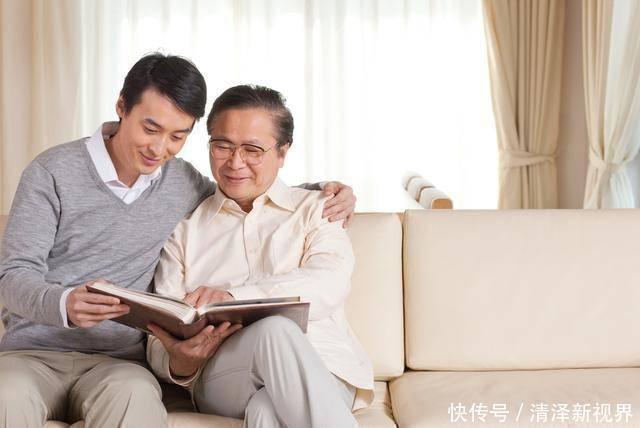 董大爷|上了年纪的老人,该不该把手里的钱告诉子女三位老人说得很实在