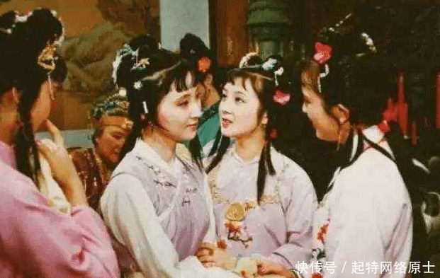 流露出|黛玉入贾府时的人物介绍,流露出礼教的悲哀:人过中年,已无自己