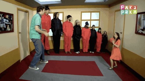 |搞笑GIF:求抱抱,求抱抱,袋鼠卖萌,挡不住啊,挡不住