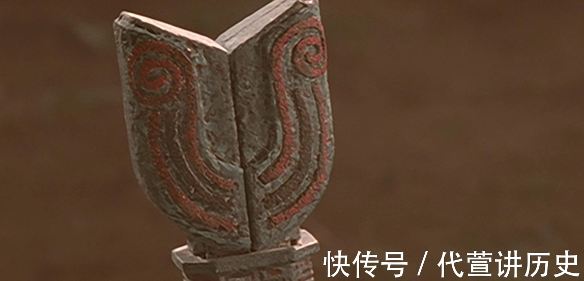 神光棒|特利迦奥特曼:新旧变身器对比,哪一个才是三千万年前的遗物?