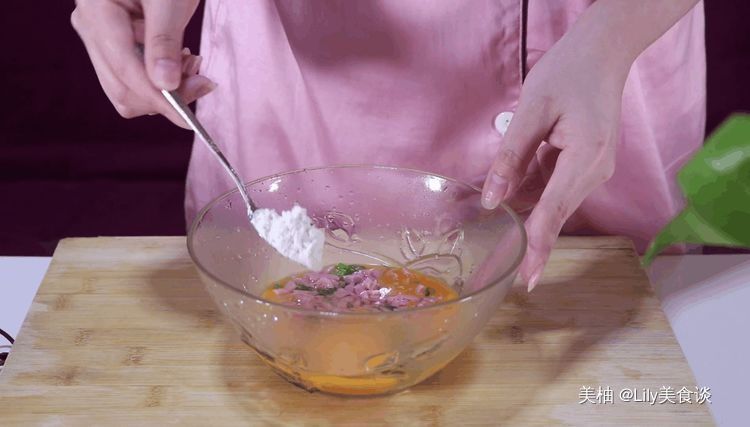  过瘾|教你一个鸡蛋饼创新吃法，早餐孩子一餐能吃4块，特别香特别过瘾