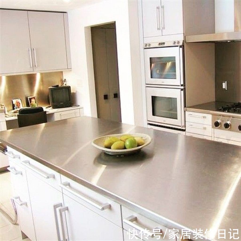 厨房|入住两年的新房子，今天站出来说实话：厨房台面能不能装不锈钢？