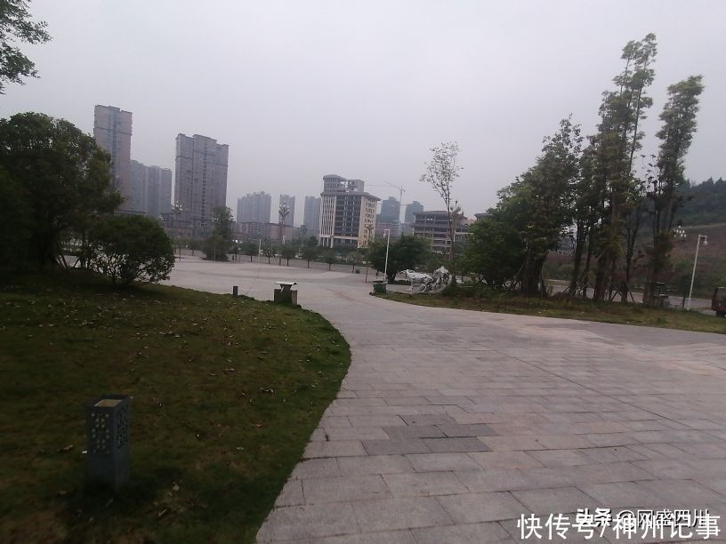 蓬安|逛游百牛赞歌广场，这里风景独好