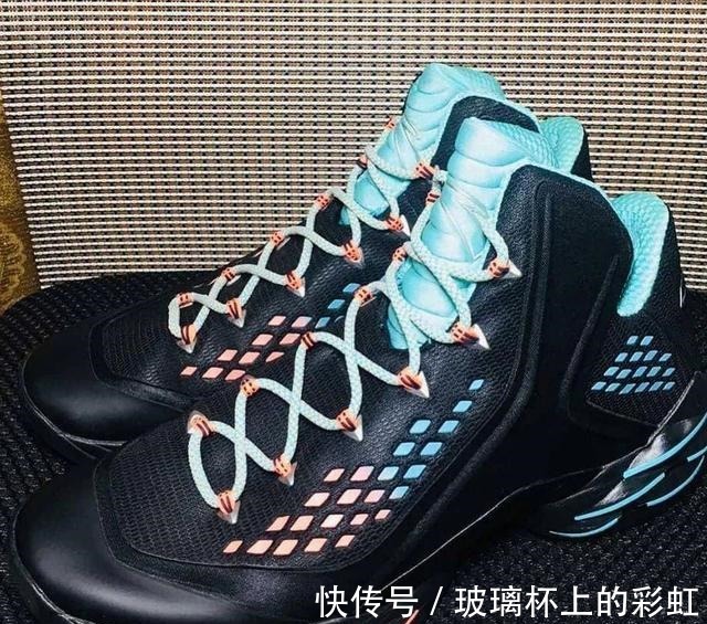 安踏 安踏签约拉文疑似签名鞋曝光,前后分掌鞋面袜套,扣篮王起飞!