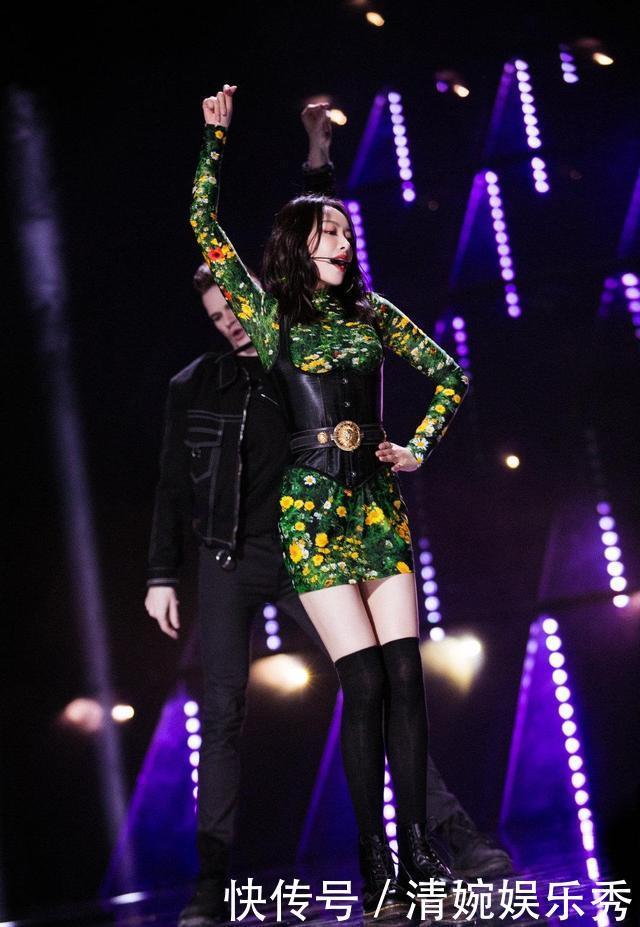 穿什么鞋都搭袜子,这波夏日反季穿法太奇特明星纷纷上身示范