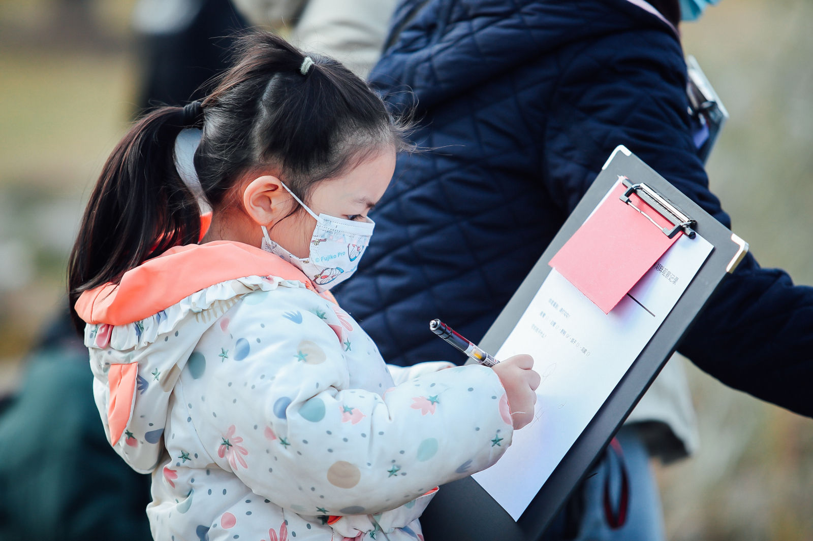 申城！“共享书房”在申城启用：新年第一天，大手拉小手共赴公园里的阅读聚会