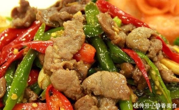 做辣椒炒肉,辣椒和肉到底先炒哪个?难怪肉柴不好。