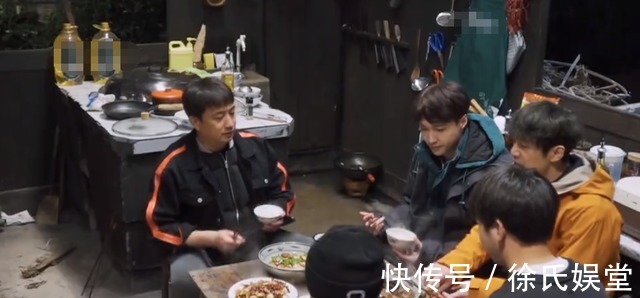 蘑菇|张艺兴秀厨艺让黄磊侧目，做了一桌好菜，为了身材却粒米不沾