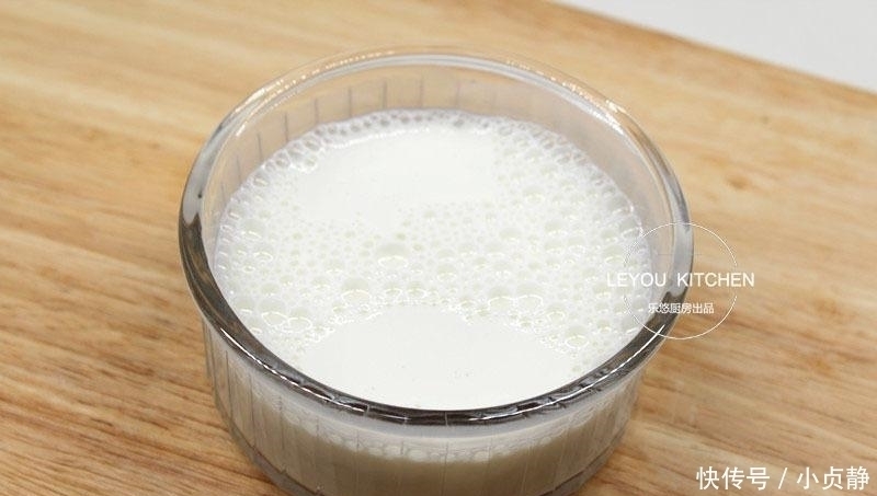 暑天的冰凉小点心, 奶香浓郁, 比冰淇淋还好吃, 在家用小锅就能做