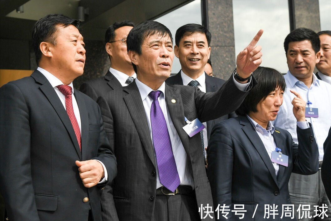 足协|中国女足夺冠凯旋,王珊珊向足协提一个要求,男足无地自容