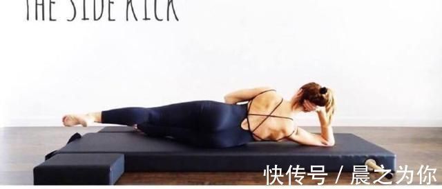 30s 被称为新女神的她,身材有多好?紧致的线条,离不开平时运动健身